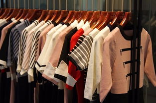 環(huán)球服飾城 3樓毛織服飾區(qū)開業(yè)大沖刺 裝修火熱進行中